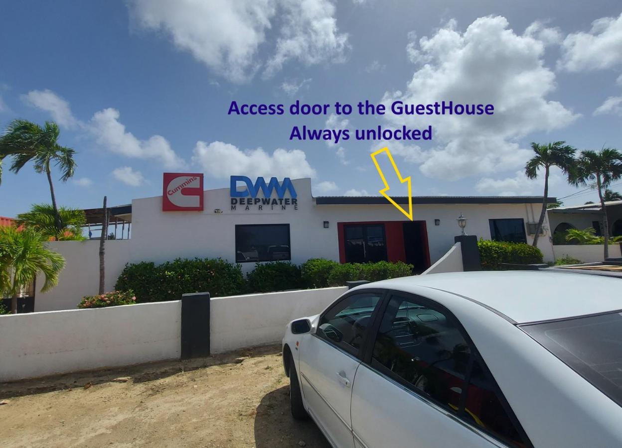 Varadero Marina Airport Guests Rooms Oranjestad Ngoại thất bức ảnh